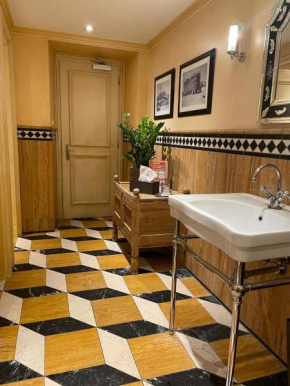 Beautiful 2 Double Bedroom Flat - 1 min walk from Hampstead Heat